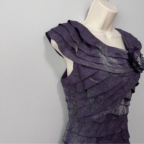 London Times Shimmering Purple Shutter Pleat Dress W/Brooch Size 10 - Picture 5 of 8
